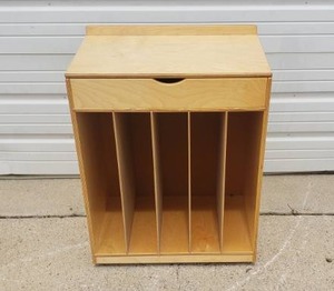 lot 69 image: Wooden 6 Compartment Storage Cabinet w Flip Top Easel Display & Whiteboard, Measures 31 tall x 24 wide x 14.5 deep