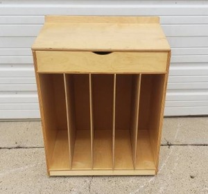 lot 70 image: Wooden 6 Compartment Storage Cabinet w Flip Top Display Easel & Whiteboard, Measures 31 tall x 24 wide x 14.5 deep