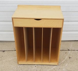 lot 71 image: Wooden 6 Compartment Storage Cabinet w Flip Top Display Easel & Whiteboard, Measures 31 tall x 24 wide x 14.5 deep