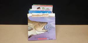 lot 192 image: Lot of 32 Fiction Books For Classroom Library