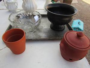 lot 26 image: kitchen lot, floral glasses, flat oven pan, pottery pot and more