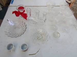 lot 14 image: glass lot with various drinking glasses