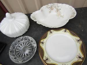 lot 37 image: 6 NORITAKE China plates qty 4, Haviland China bowl, ashtray, covered milk glass candy dish