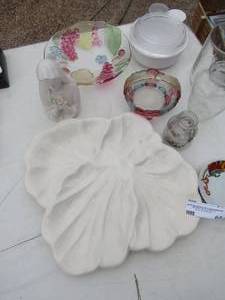lot 64 image: Hand made floral basket, grape plate, praying angel, and more