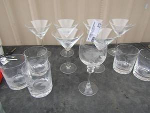 lot 83 image: Safari design ETCHED glasses, 1 wine glass, drinking glasses  -SIGNED  QUEENS LACE