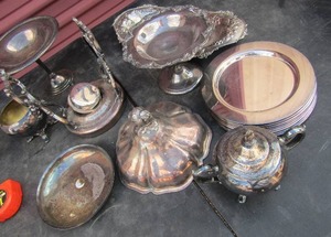 lot 93 image: Oneida silverplate lot of plates, sugar dish, covered creamer and more