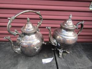 lot 99 image: 2 Wm Rogers silver plate handled tea kettles 1 on footed stand
