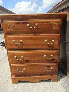 lot 109 image: 44x34x18 4 drawer chest, light brown