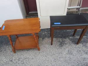 lot 117 image: 22x25x16 brown 2 tier side table,     Manuel arts furniture company piano seatbench   21x25x13