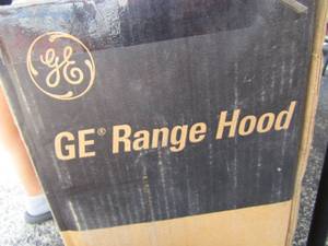 lot 126 image: used GE range hood white 305 apprx