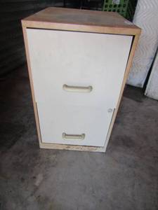 lot 133 image: 2 drawer metal filing cabinet