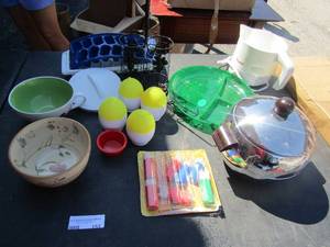 lot 151 image: viniger and oil holder, ice cube treys, tooth picks, bowls and more