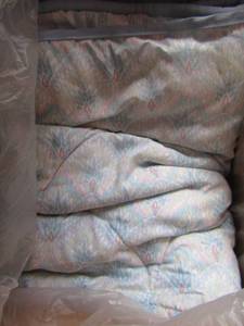 lot 186 image: twin size light pink and blue florasl comforter
