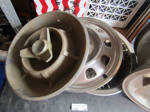 lot 197 image: 3 spoke hubcaps I truck rim size unavalible