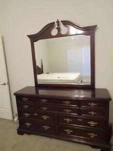 lot 231 image: Bassett 10 drawer cherry wood dresser with mirrio great condition. Dresser 346519-- mirror 4852