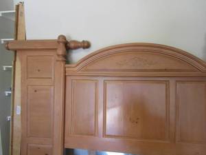 lot 237 image: FONTANA Blonde Wood HBFB side rails for a queen bed