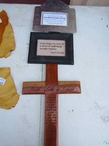 lot 271 image: Wooden cross with a bible verse on it,     8 12 x 7 hanging wall picture x2