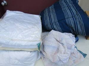 lot 276 image: various sheets twin size, blankets, matress covers,