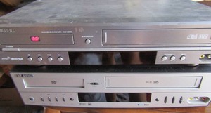 lot 282 image: Samsung dvdvhs combo player--- GO VIDEO vhsdvd combo player