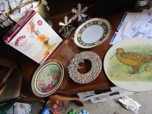 lot 283 image: 2 metal candle holders, decorative plates, kilner jar set, wood pecker wall dcor