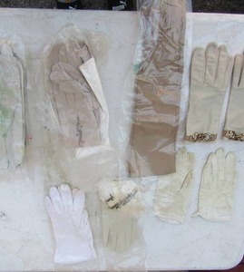 lot 293 image: lot of Lavoris imported womens classic gloves 5 plus pair new