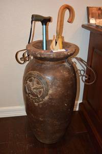 lot 34 image: Umbrella Floor Vase with Texas Emblem Plus Cane and Umbrella