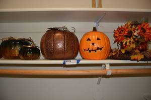 lot 90 image: Fall and Pumpkin Dcor