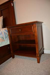 lot 44 image: Bassett Side Table - 28W x 18D x 30H