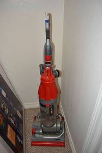 lot 50 image: Dyson Cyclone Vacuum Model DC07