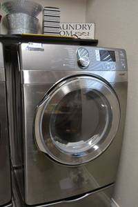 lot 7 image: Samsung Steam Clothes Dryer Model DV448AEPXAA