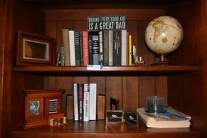 lot 18 image: Books and Office Dcor Globe, Bookends and Picture Frames, See pictures