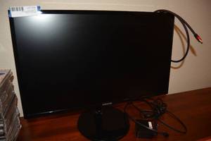 lot 28 image: Samsung Monitor Model S24F350FHN