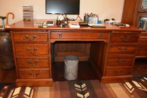 lot 30 image: Lexington Executive Desk 56W x 34D x 30H with Skeleton Keys