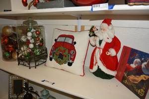 lot 86 image: Christmas Santa, Pillow, Glass Drink Dispenser and Pier 1 Ornaments