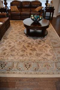 lot 102 image: Sphinx Nadira Area Rug  910 x 125