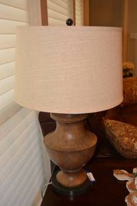 lot 113 image: Table Lamp
