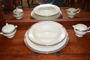 lot 130 image: Mikasa Palatial Platinum China Dish Set, see all Pictures
