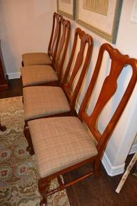lot 137 image: Lexington Queen Anne Style  Dining Chairs, Set of 4