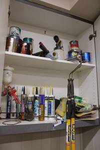 lot 516 image: Painting Supplies in Cabinet
