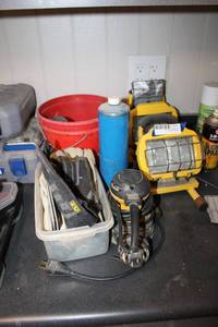 lot 530 image: Work Gloves, Floor Work Lights Orbital Sander, Propane Tank