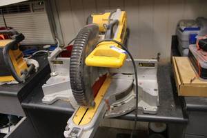 lot 539 image: DeWalt Miter Saw
