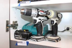 lot 560 image: Makita Cordless Impact Driver and Drill