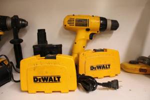 lot 562 image: DeWalt 38 Cordless Drill and Batteries, Charger and Driver Bit Sets