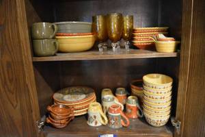 lot 176 image: Tuscan Countryside Stoneware Dish Set