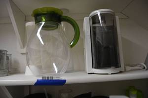 lot 208 image: Hamilton Beach Tea Brewer, Plastic Pitcher