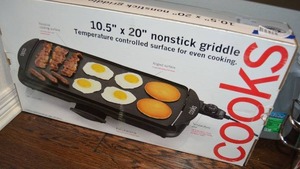 lot 225 image: Cooks 10.5x20 Griddle