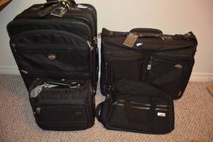 lot 270 image: Suitcases Dockers, Samsonite, Skyway, and Pathfinder