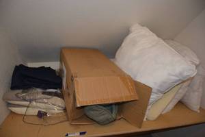 lot 271 image: Bed Pillows and Linens