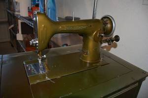 lot 354 image: Vintage New Home Sewing Machine and Table