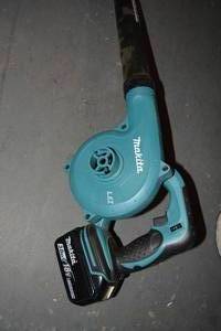 lot 361 image: Makita Cordless Leaf Blower and Charger